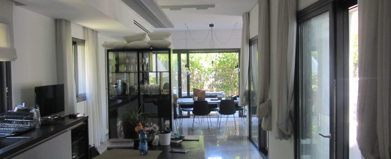 Duplex Garden Apartment in Herzliya Pituach 11